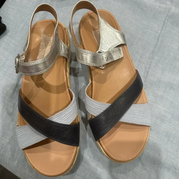Vionic Silver and Black Women's Sandals - Picture 1 of 2